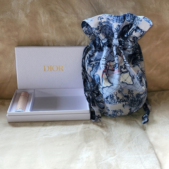 Dior Around The World Pouch And Travel Spray Gift Set (LIMITED EDITION) - Picture 3 of 4